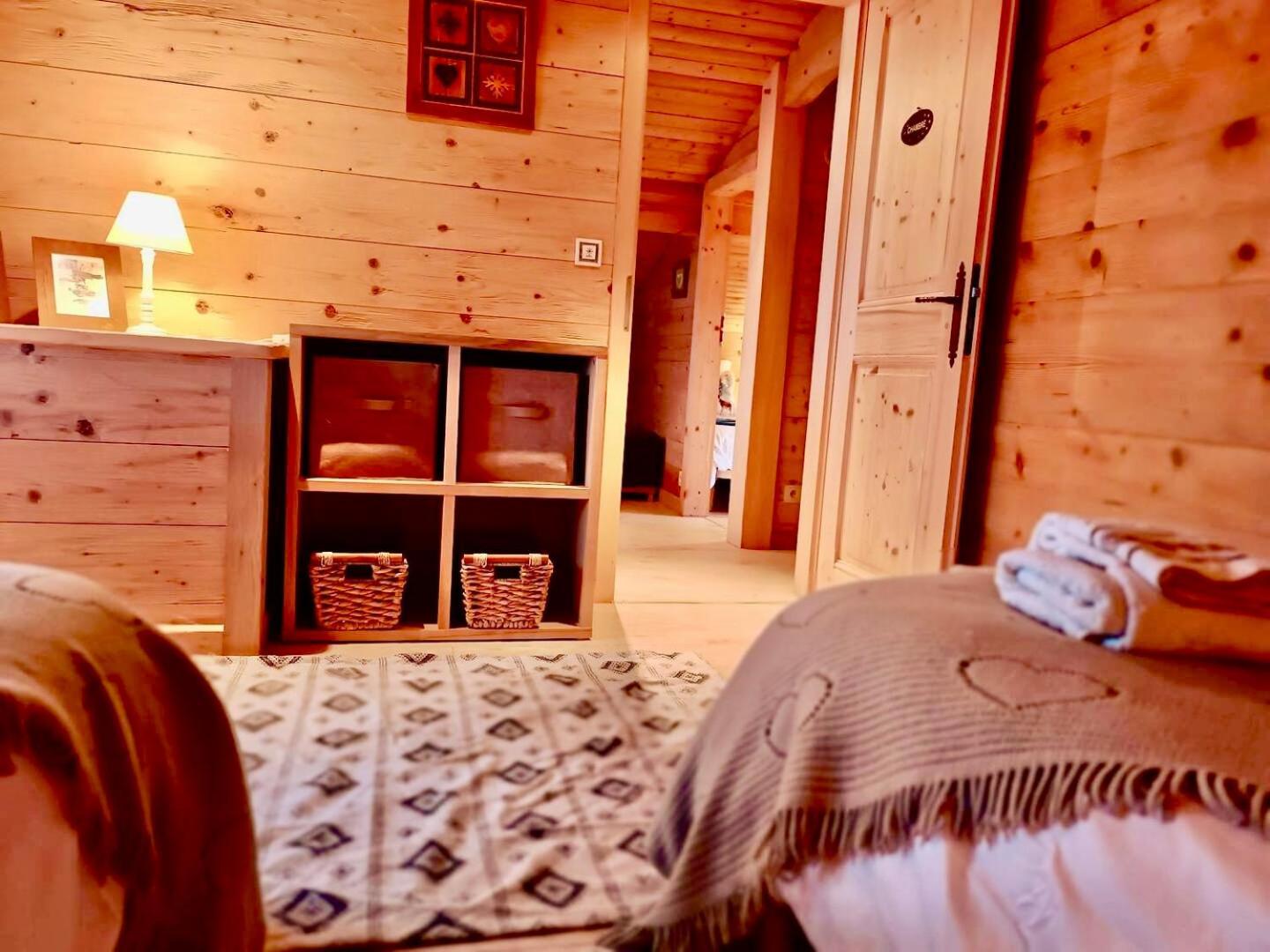 Charming Family Chalet For 8 People, With Private Hot Tub Les Clefs Luaran gambar