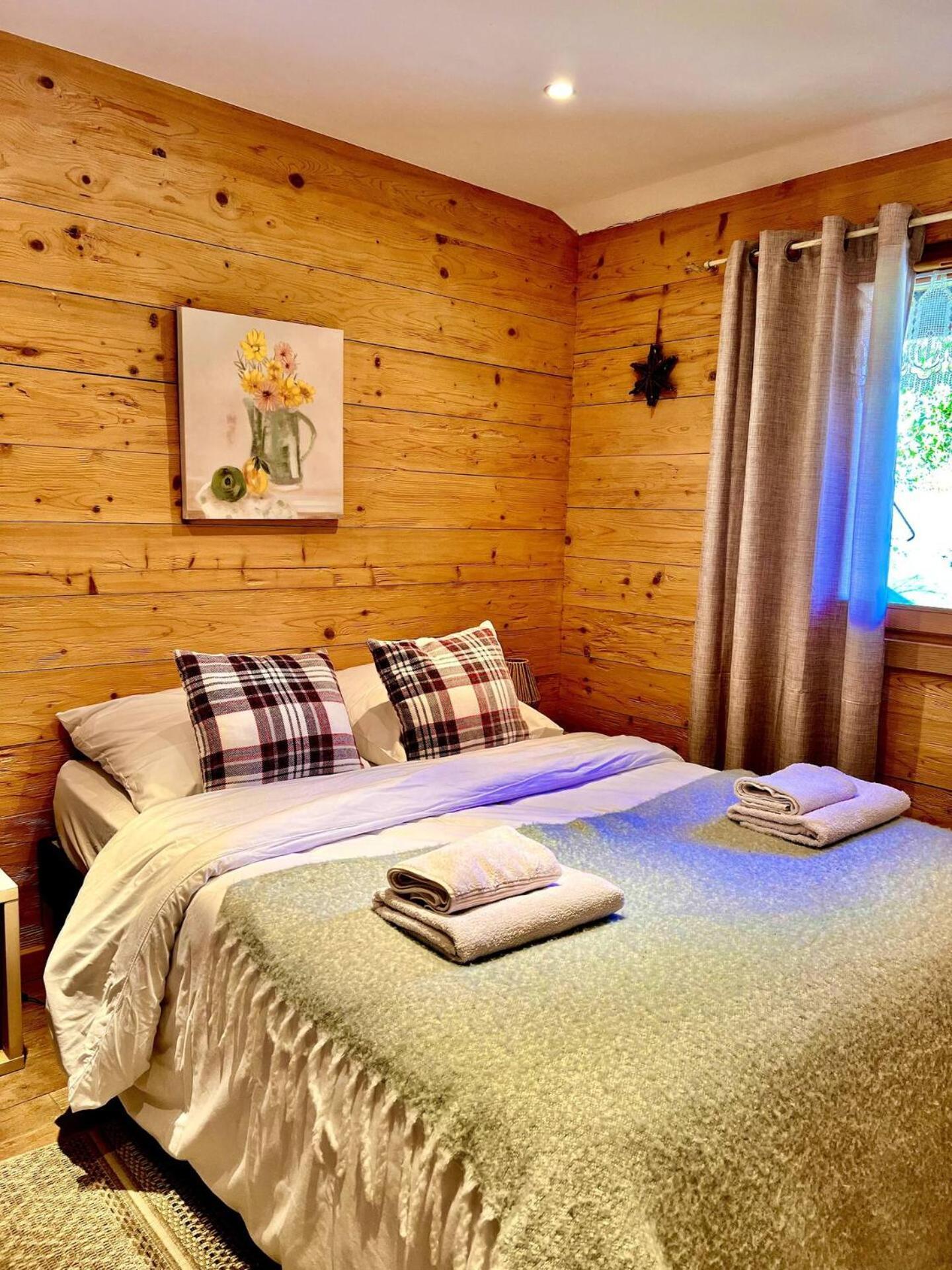 Charming Family Chalet For 8 People, With Private Hot Tub Les Clefs Luaran gambar