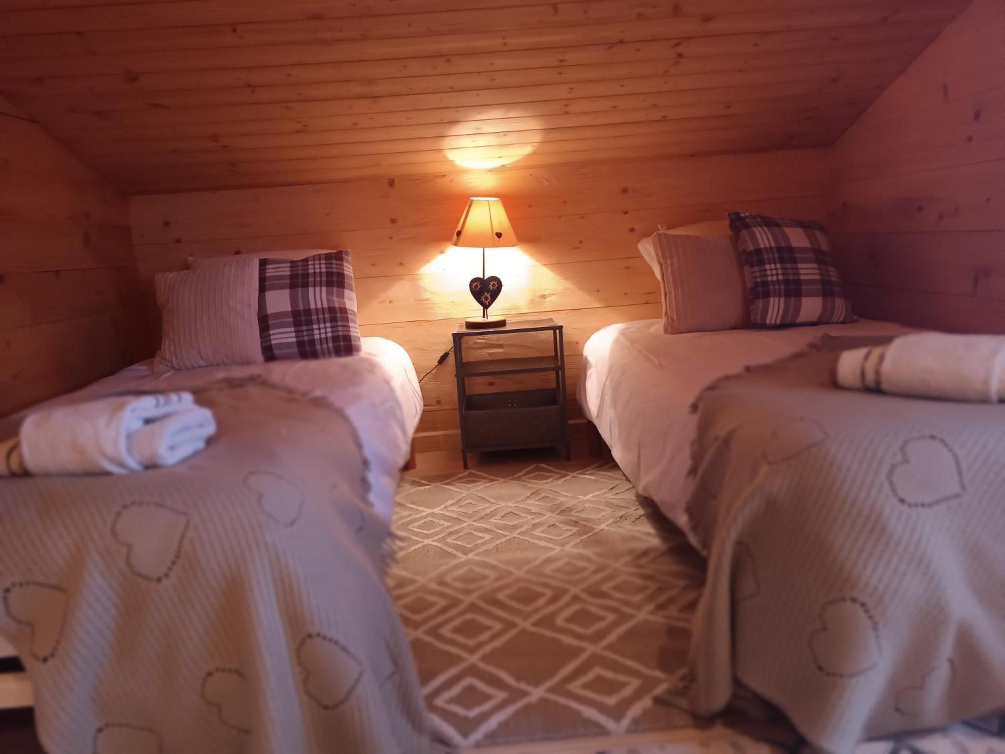 Charming Family Chalet For 8 People, With Private Hot Tub Les Clefs Luaran gambar