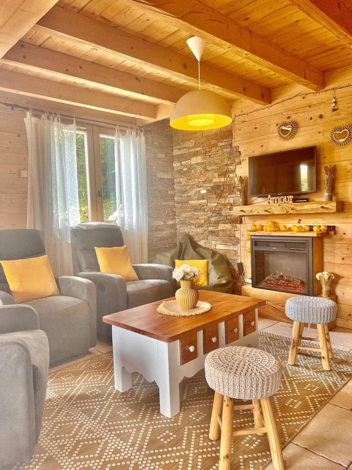 Charming Family Chalet For 8 People, With Private Hot Tub Les Clefs Luaran gambar