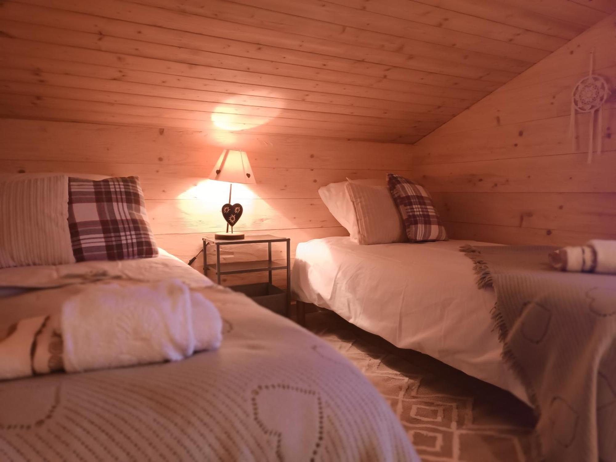 Charming Family Chalet For 8 People, With Private Hot Tub Les Clefs Luaran gambar
