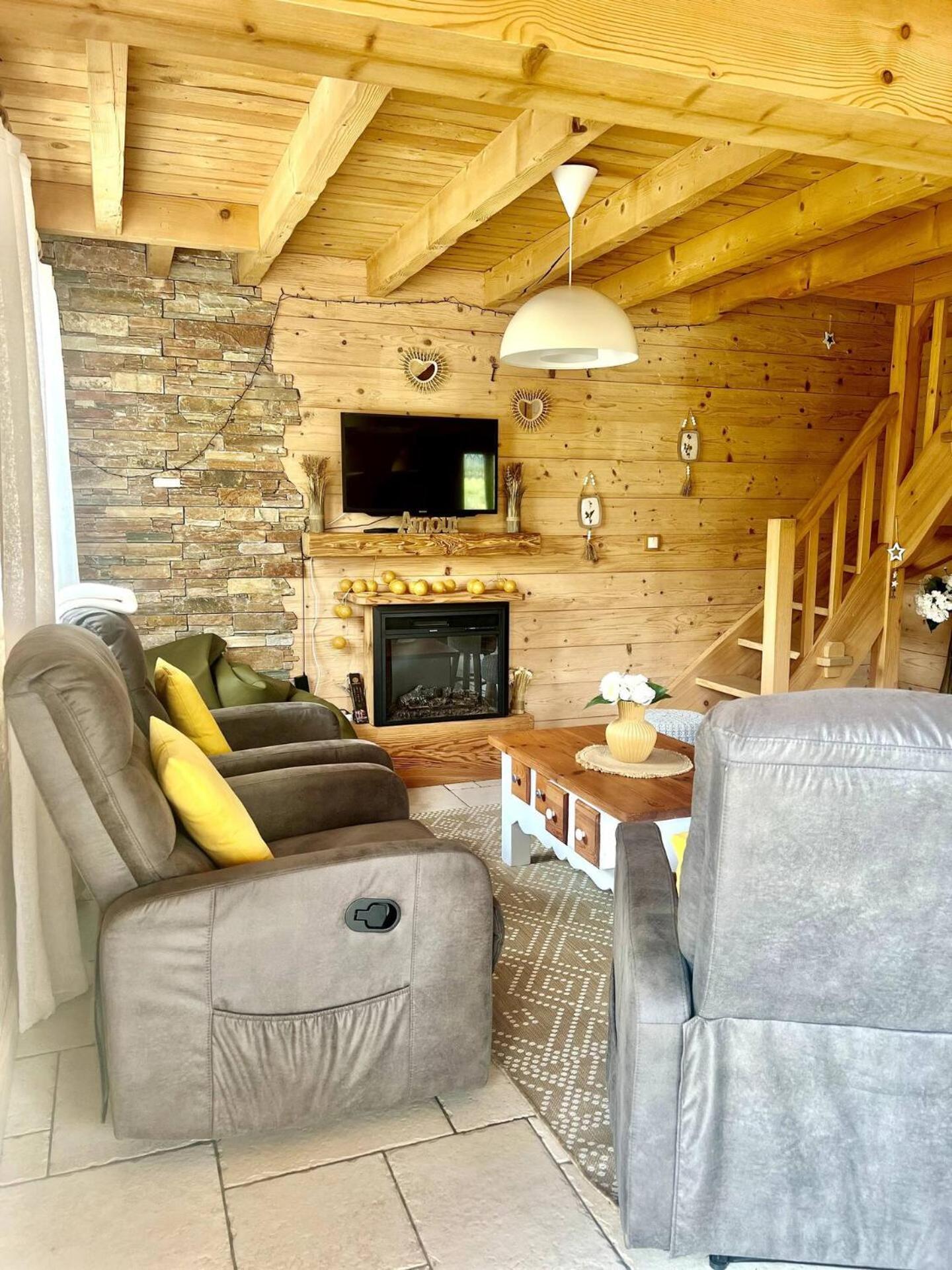 Charming Family Chalet For 8 People, With Private Hot Tub Les Clefs Luaran gambar