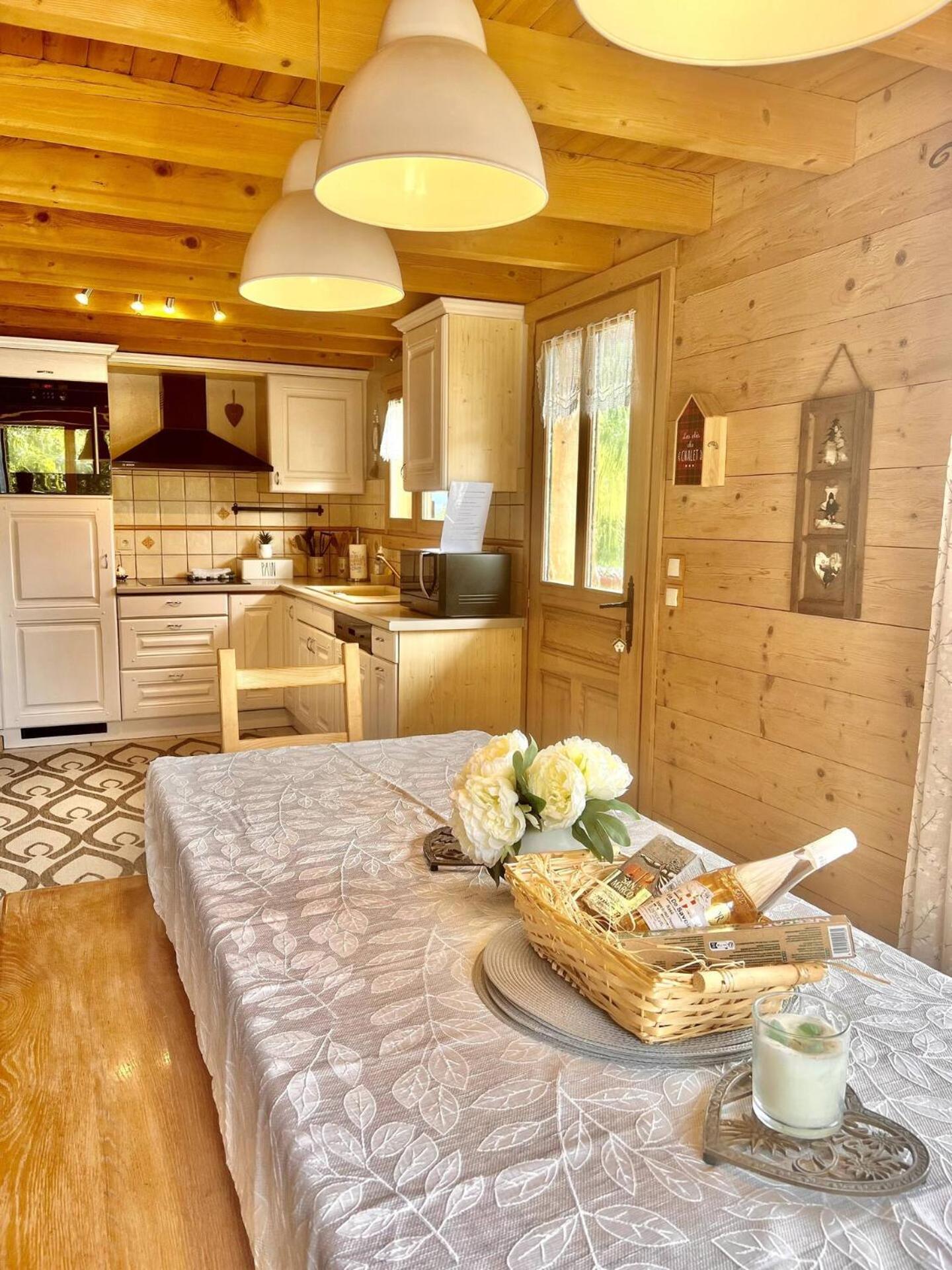 Charming Family Chalet For 8 People, With Private Hot Tub Les Clefs Luaran gambar