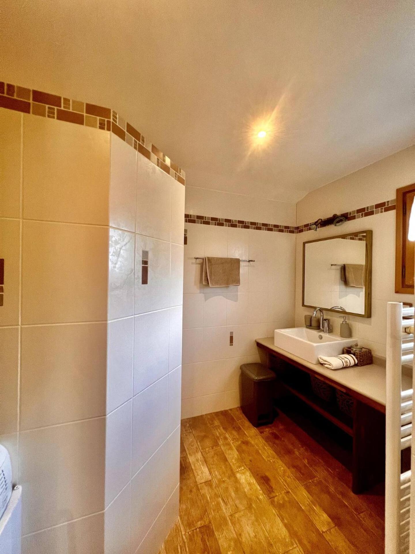 Charming Family Chalet For 8 People, With Private Hot Tub Les Clefs Luaran gambar