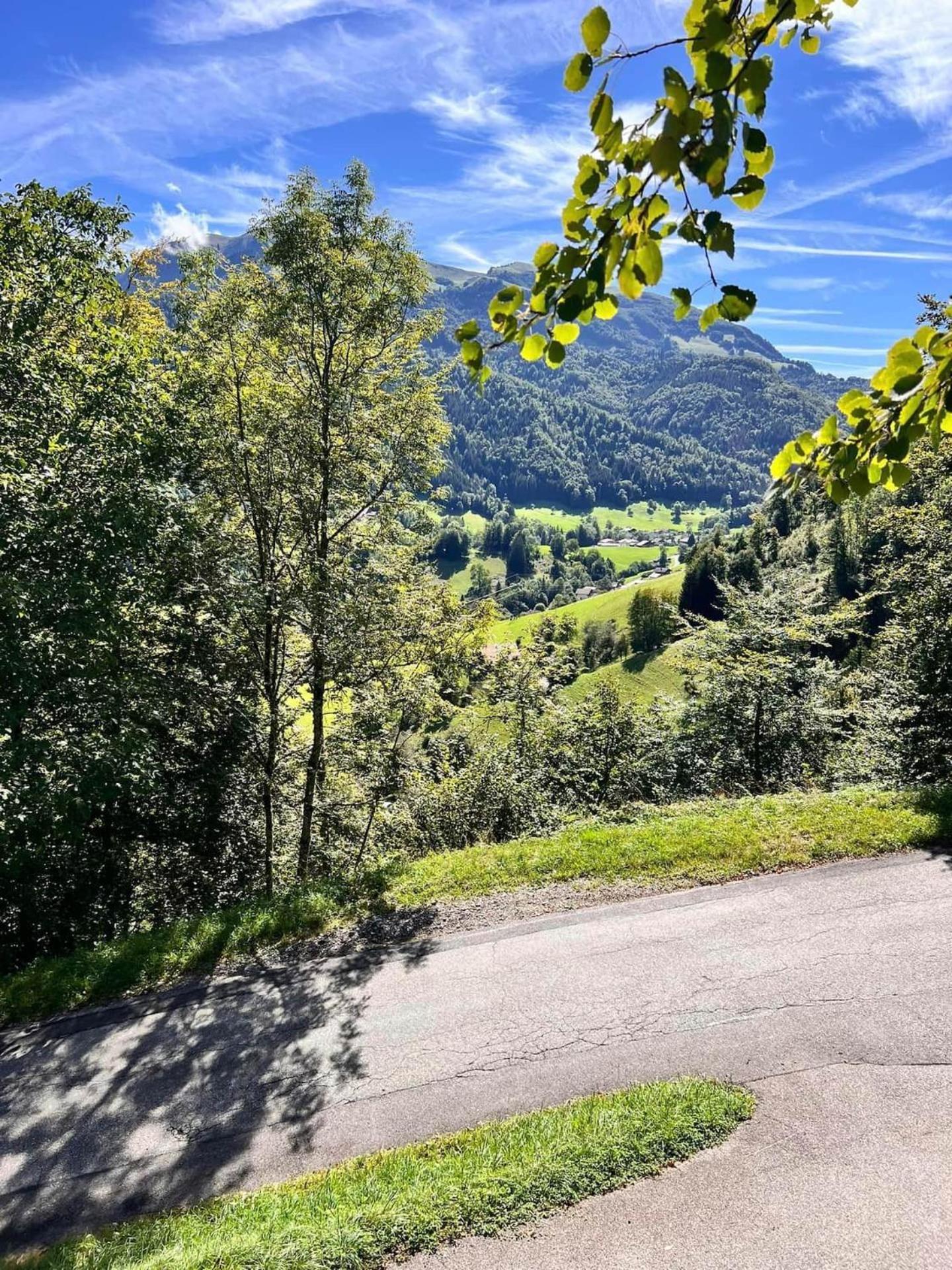 Charming Family Chalet For 8 People, With Private Hot Tub Les Clefs Luaran gambar