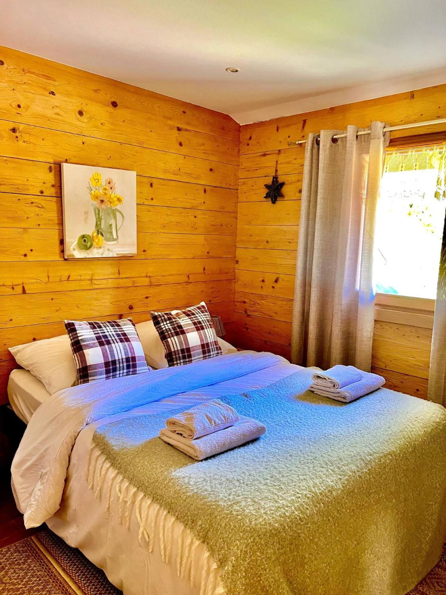 Charming Family Chalet For 8 People, With Private Hot Tub Les Clefs Luaran gambar