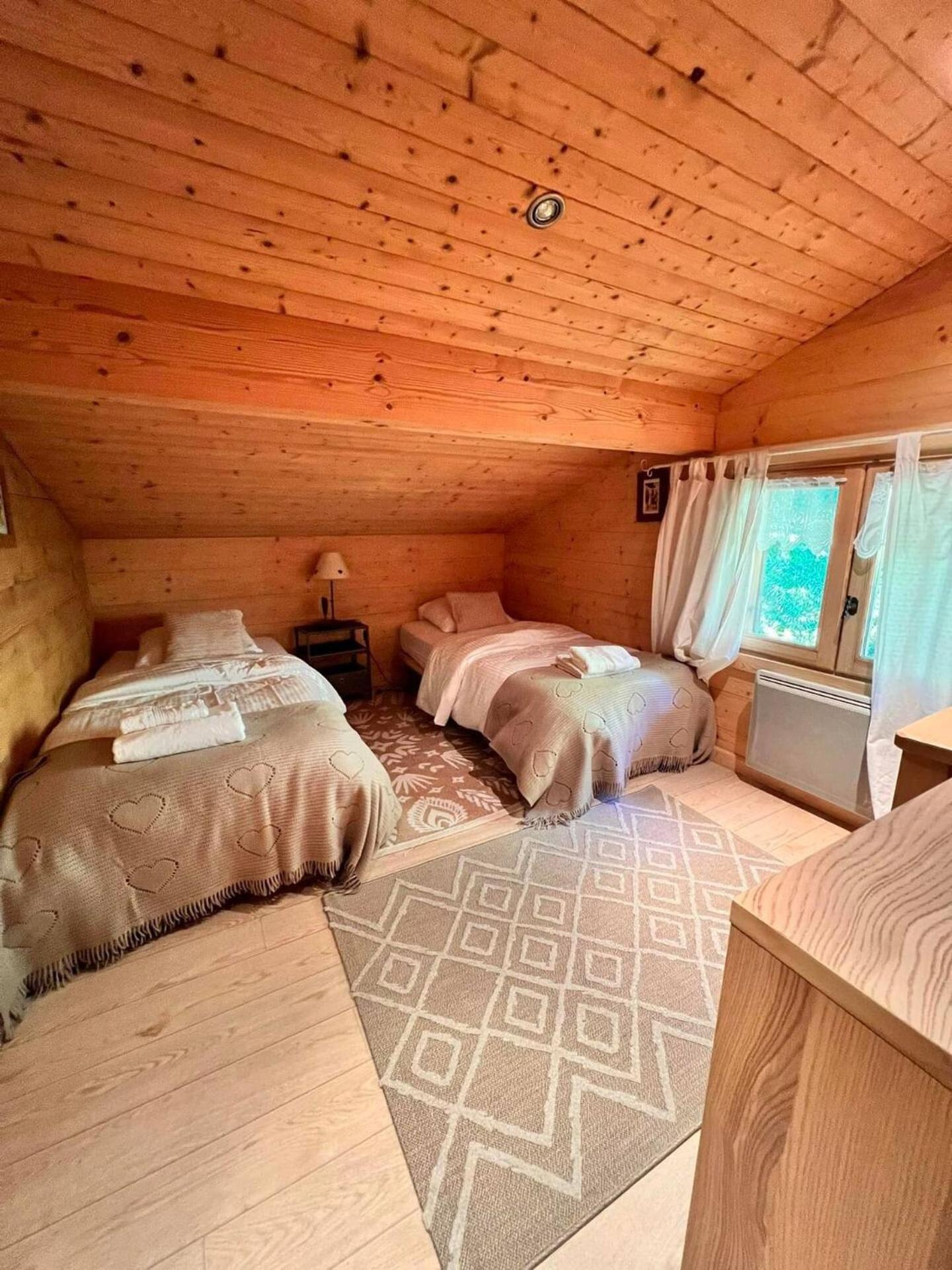 Charming Family Chalet For 8 People, With Private Hot Tub Les Clefs Luaran gambar