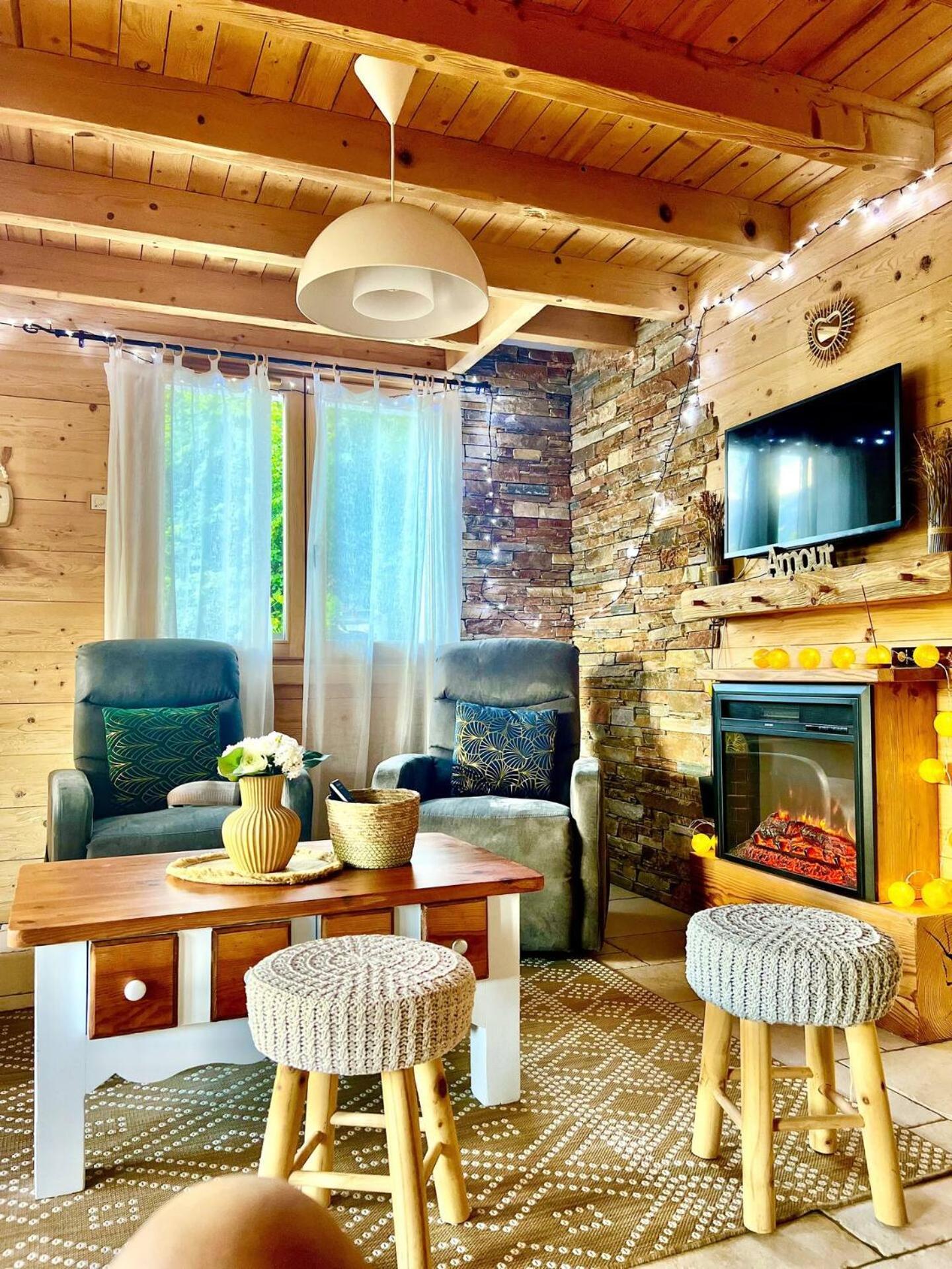 Charming Family Chalet For 8 People, With Private Hot Tub Les Clefs Luaran gambar