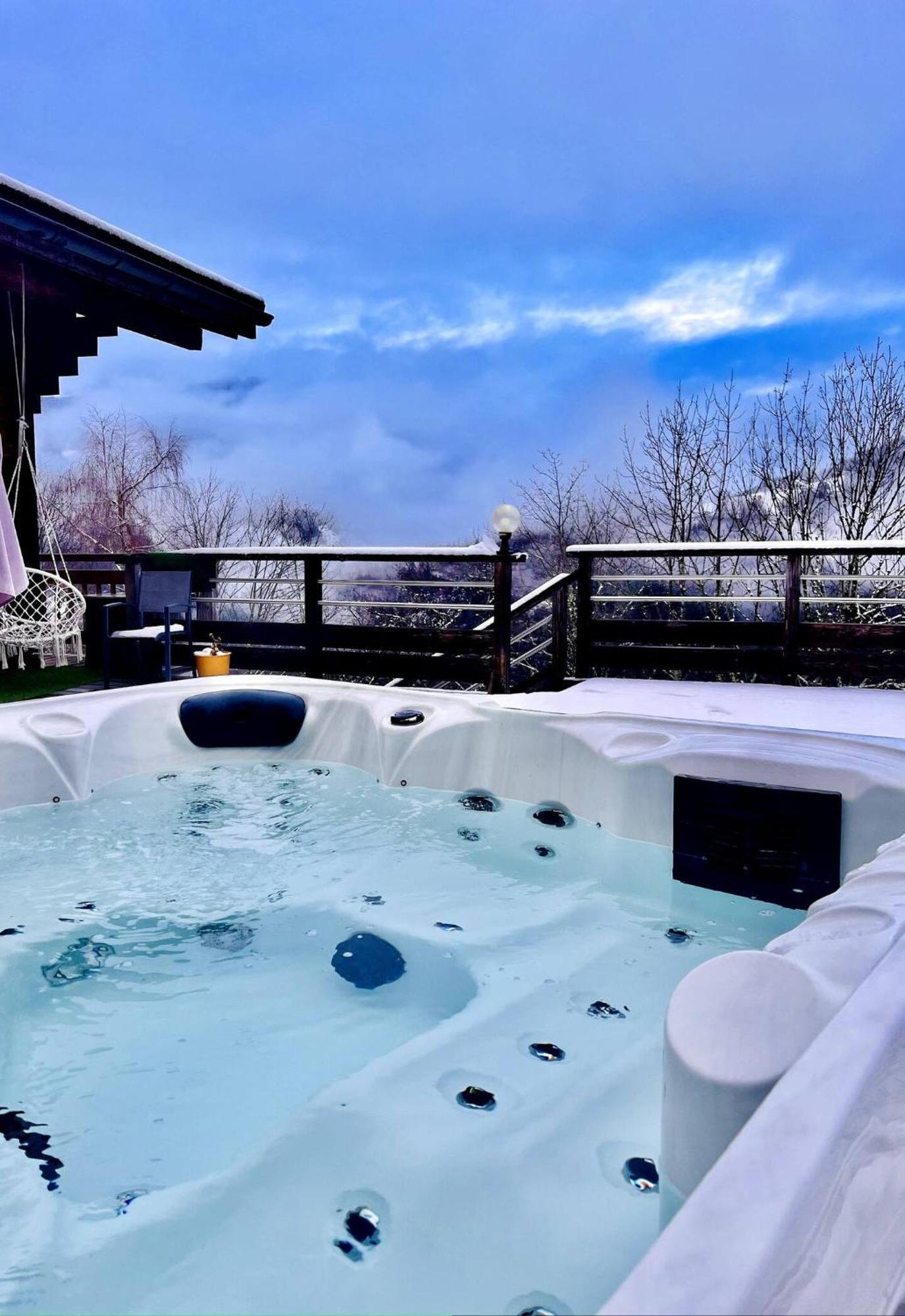 Charming Family Chalet For 8 People, With Private Hot Tub Les Clefs Luaran gambar